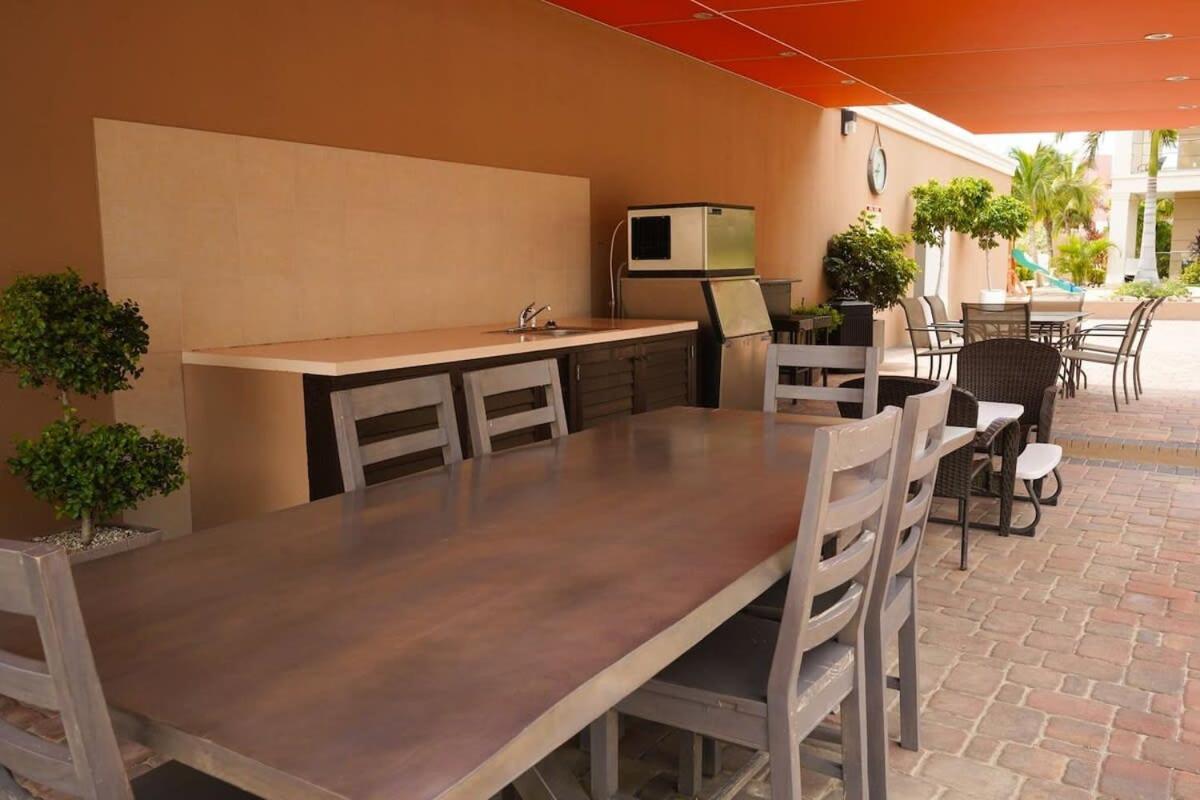 Beautiful Apartment In Eagle Beach Levent Palm Beach Exterior photo
